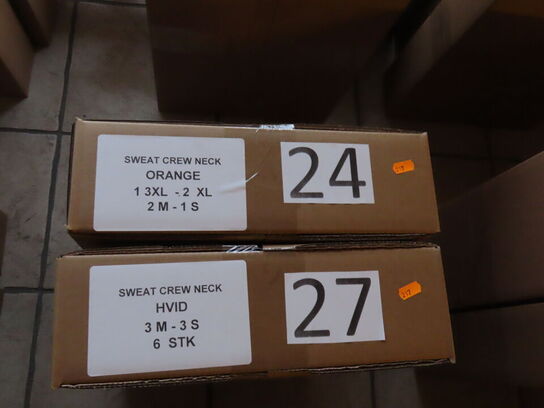 2 kasser med crewneck forskellige størrelser
