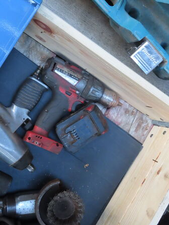 Palle med diverse elværtøjer mv.