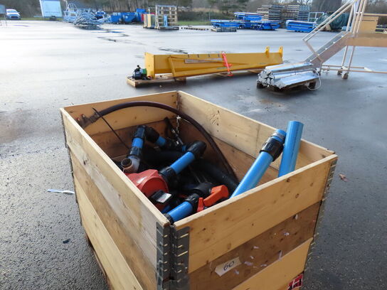 Palle med indhold af diverse vvs koponenter