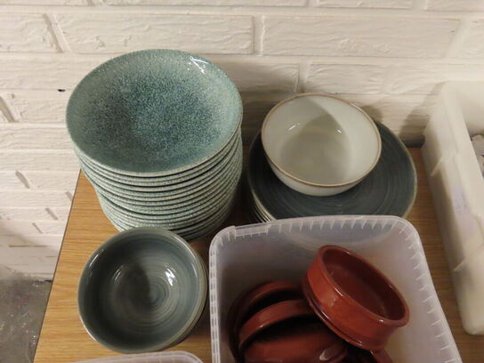 Diverse service samt salt og peber kværne