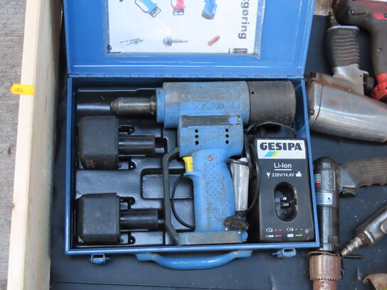 Palle med diverse elværtøjer mv.