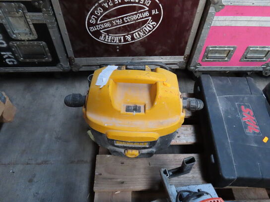 Støvsuger DEWALT og rundsav HOLZ-HER