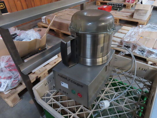 Stikvogn med indhold af diverse glas, pander mv.