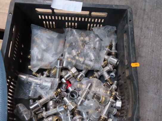 Palle med diverse fittings og pvc industrislange