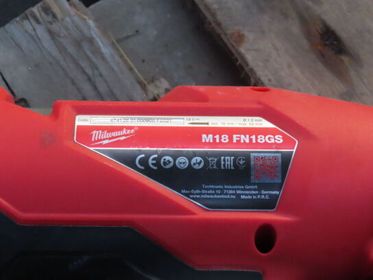 2 stk elværktøj og kasse MILWAUKEE