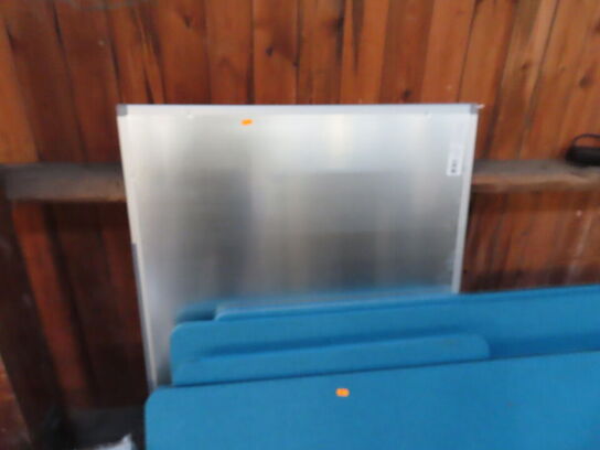 4 stk afskærmingner og 2 whiteboard
