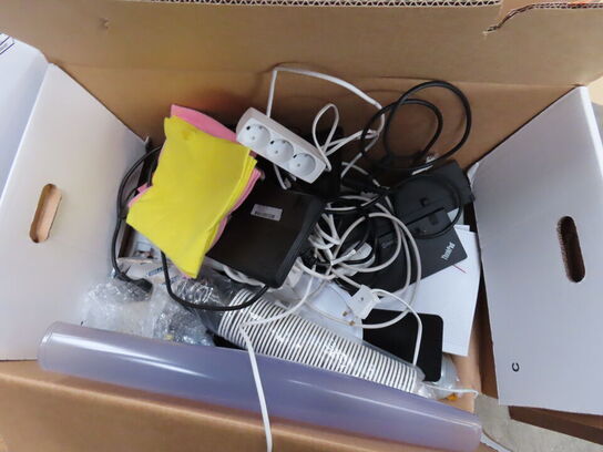 3 kasser med diverse kontorartikler