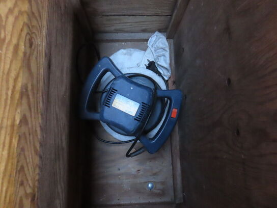 Kasse med indhold af diverse elværktøj mv.