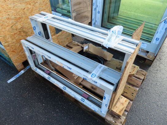 Parti vinduesrammer med glas