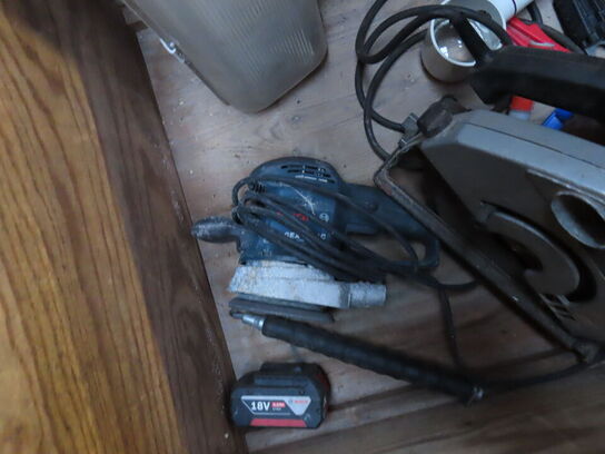 Kasse med indhold af diverse elværktøj mv.