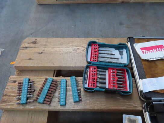 Palle med diverse bor, bits mv.