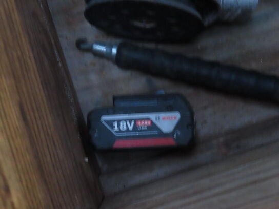 Kasse med indhold af diverse elværktøj mv.