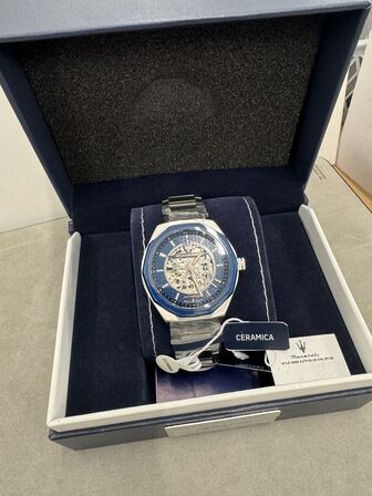 Armbåndsur MASERATI STILE 45MM AUTO BLUE DIAL BR SS