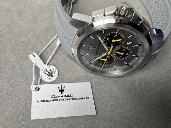 Armbåndsur MASERATI SUCCESSO 42MM CHR GRAY DIAL GRAY ST