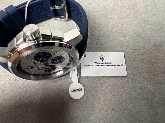 Armbåndsur MASERATI SUCCESSO 42MM CHR SIL+BLU DIAL BLU ST
