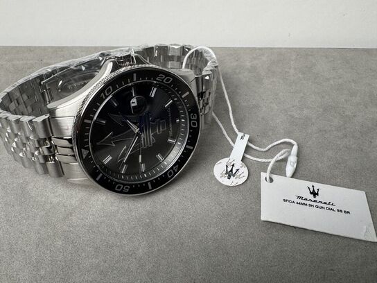 Armbåndsur MASERATI SFIDA 44MM 3H GUN DIAL SS BR