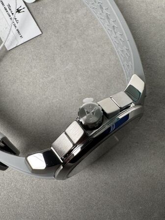 Armbåndsur MASERATI SUCCESSO 42MM CHR GRAY DIAL GRAY ST