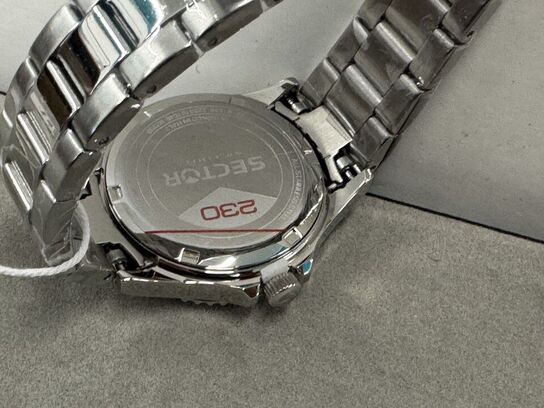 Armbåndsur SECTOR 230 35MM 3H BLACK DIAL SS BR