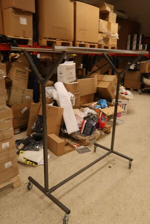 Dobbelt tøjstativ på hjul 