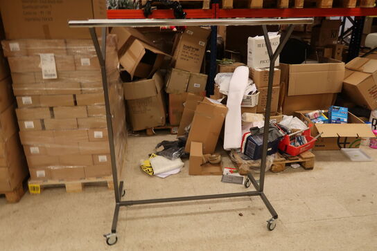 Dobbelt tøjstativ på hjul 