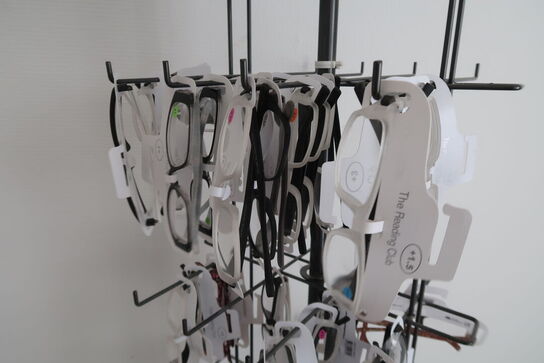 Stativ med stort parti briller 