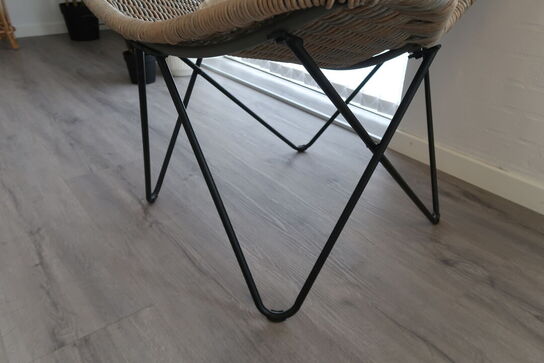 Lænestol i flet med pude