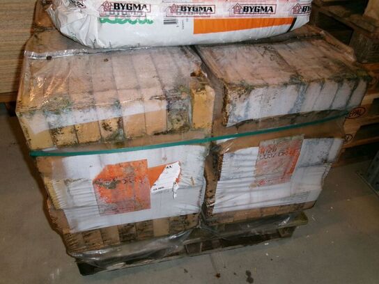 320 stk. fuldkantede, fuldbrændte mursten