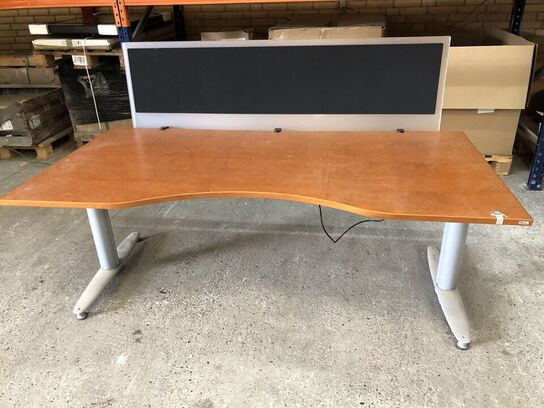 Kinnarps elektrisk hæve/sænke skrivebord Valnød (MOMSFRI)