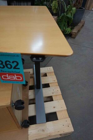 Elektrisk hæve/sænke skrivebord med to skuffemoduler (MOMSFRI) 