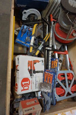 Blandet oprydning af værksted (MOMSFRI) 