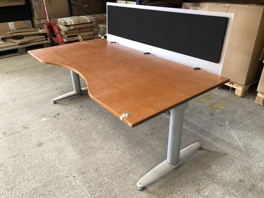 Kinnarps elektrisk hæve/sænke skrivebord Valnød (MOMSFRI)