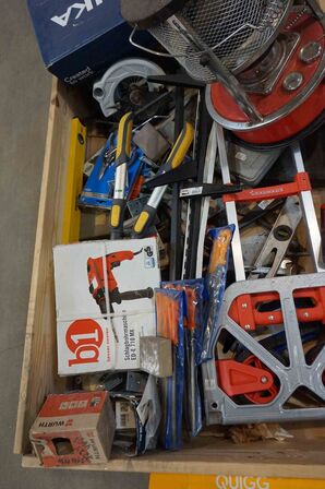 Blandet oprydning af værksted (MOMSFRI) 