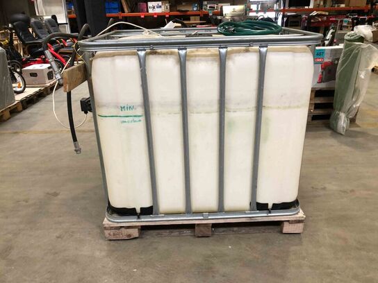 1000L Vandtank med rørsystem (MOMSFRI) 