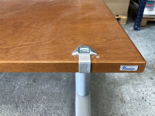 Kinnarps elektrisk hæve/sænke skrivebord Valnød (MOMSFRI)