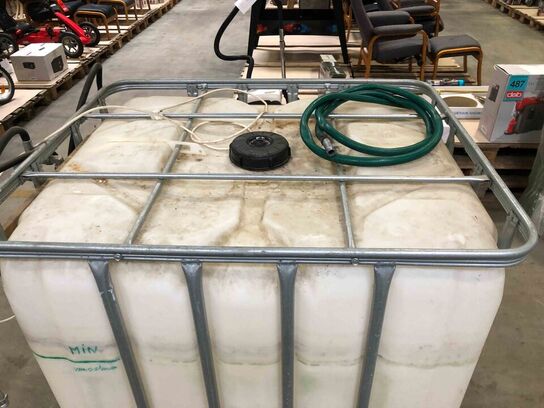 1000L Vandtank med rørsystem (MOMSFRI) 