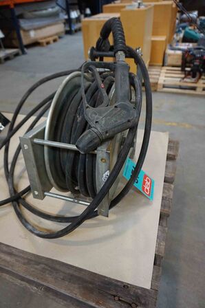 20M. Slange med væghængt opruller til damp/højtryksrenser (MOMSFRI) 