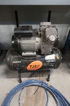 Kompressor TJEP 25/240-2 med slange 