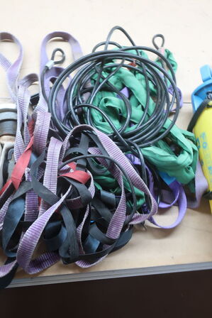 2 stk. tryksprøjte, løfteudstyr og brandslange