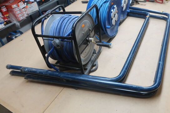 Trykluftslange, 2 kabeltromler og 2 pladebukke