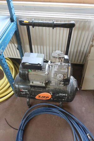 Kompressor TJEP 25/240-2 med slange 