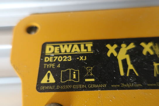 Kap/geringssav DEWALT DWS780 -QS med arbejdsbord
