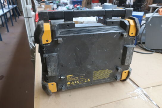 Radio med lader DEWALT DWST-81078-QW