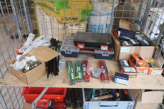 Skruer, pluks, beslag m.m.