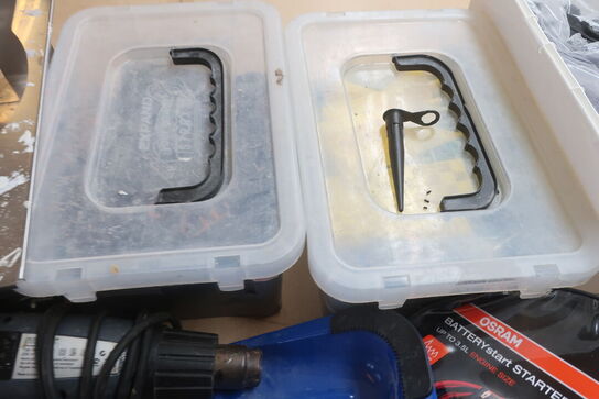 Kiler, værktøj, spandevogn m.m.