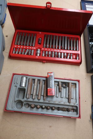 Skruer, dremel, bitz, gummiringe