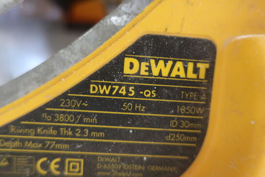 Bordrundsav DEWALT DW745 - QS