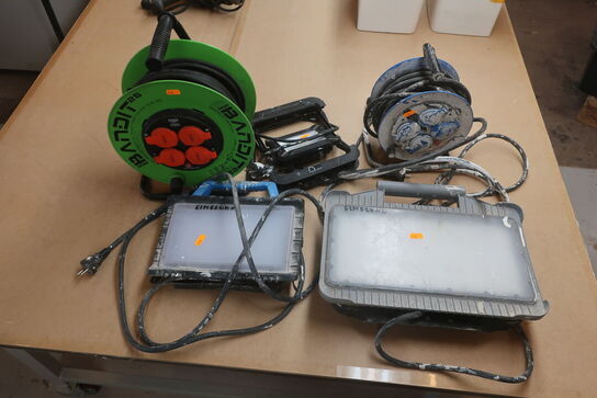 2 stk. kabeltromler og 3 stk. led lamper 