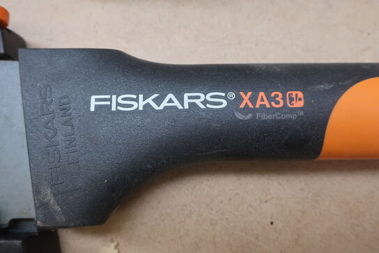 Hækkeklipper, økse og grenklipper