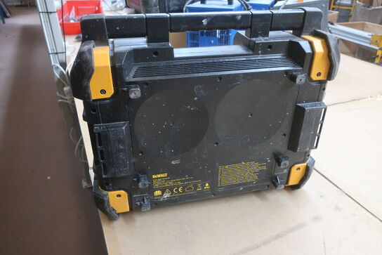 Radio med lader DEWALT DWST-81078-QW