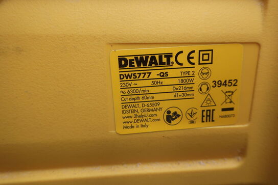 Kap-/geringssav DEWALT DWS777 -QS med arbejdsbord DE7033 -XJ
